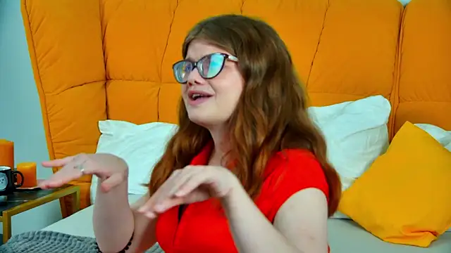 ChloeHalses online show from 06.06.26