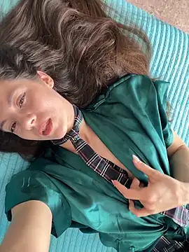 Snapshot of OnlyLeiLa chatting on 04.16.26 OnlyLeiLa online show from 04.16.26