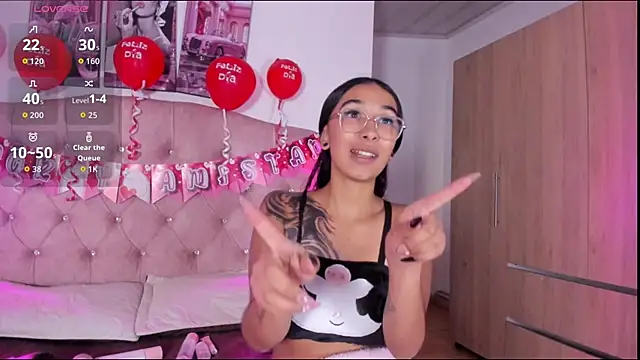 Snapshot of liittle__baby chatting on 02.14.26 liittle baby online show from 02.14.26