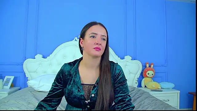 Snapshot of ElinaBellucci chatting on 02.04.26 ElinaBellucci online show from 02.04.26