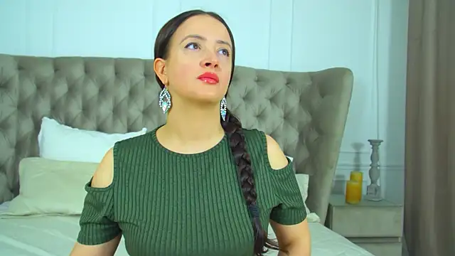 Snapshot of ElinaBellucci chatting on 04.03.26 ElinaBellucci online show from 04.03.26