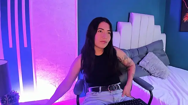 Snapshot of Adrienne__ chatting on 04.05.26 Adrienne online show from 04.05.26