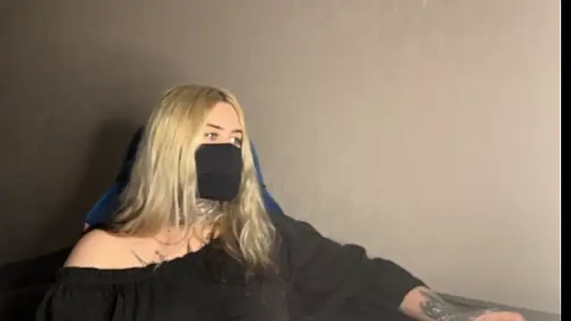 Snapshot of UnaXyling chatting on 02.03.26 UnaXyling online show from 02.03.26