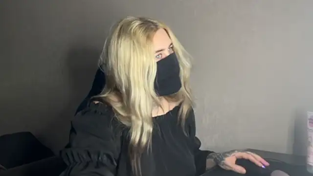 Snapshot of UnaXyling chatting on 02.04.26 UnaXyling online show from 02.04.26