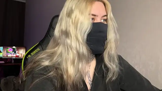 Snapshot of UnaXyling chatting on 02.08.26 UnaXyling online show from 02.08.26