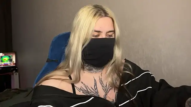 Snapshot of UnaXyling chatting on 02.19.26 UnaXyling online show from 02.19.26