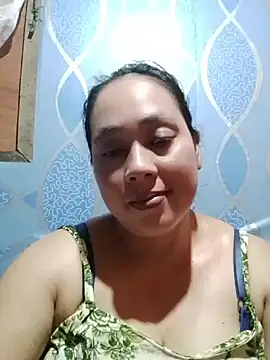 Snapshot of May_Bombs chatting on 04.10.26 May Bombs online show from 04.10.26