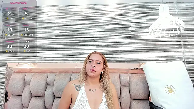 Snapshot of rossy_roose chatting on 02.22.26 rossy roose online show from 02.22.26