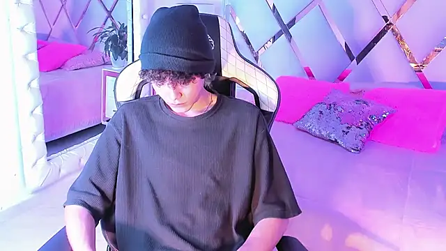 Snapshot of thanier_18 chatting on 02.27.26 thanier 18 online show from 02.27.26