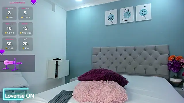 Valentina Rujano online show from 03.17.26