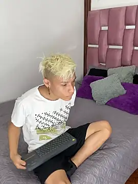 Snapshot of MaxyRyan chatting on 02.12.26 MaxyRyan online show from 02.12.26