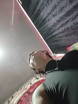 Snapshot of CharlotteKravizz chatting on 02.27.26 CharlotteKravizz online show from 02.27.26