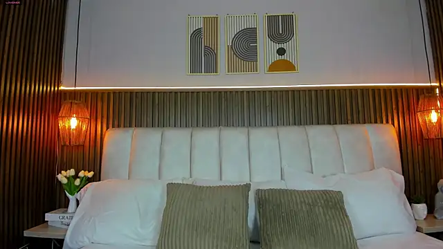 LisaLain online show from 04.24.26