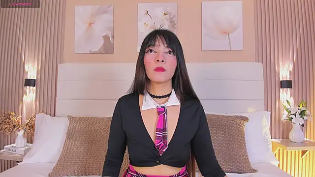 LisaLain online show from 04.30.26