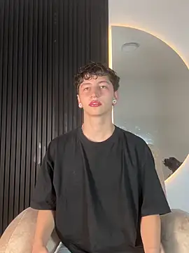 Snapshot of ARON_LUXX chatting on 02.11.26 ARON LUXX online show from 02.11.26