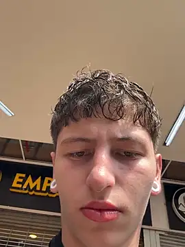 Snapshot of ARON_LUXX chatting on 03.04.26 ARON LUXX online show from 03.04.26