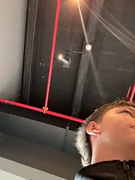 ARON LUXX online show from 04.15.26