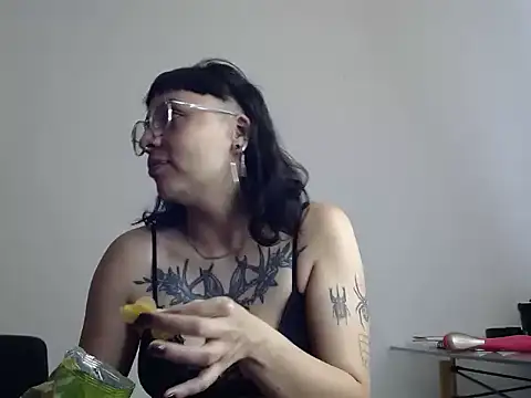 Snapshot of LanaGodard chatting on 02.20.26 LanaGodard online show from 02.20.26