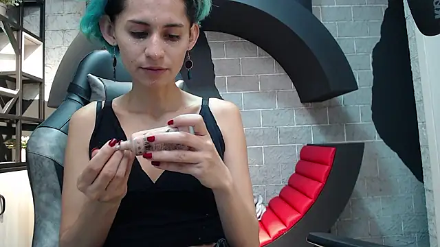 Snapshot of MiistressBlu chatting on 02.27.26 MiistressBlu online show from 02.27.26