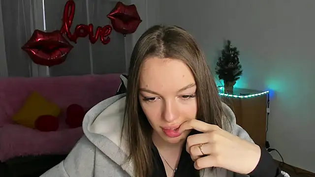 Snapshot of CandyGyrl chatting on 02.18.26 CandyGyrl online show from 02.18.26