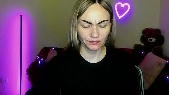 Snapshot of BlondMikey22 chatting on 04.18.26 BlondMikey22 online show from 04.18.26