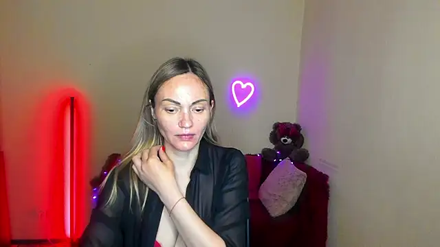 Snapshot of BlondMikey22 chatting on 06.18.26 BlondMikey22 online show from 06.18.26