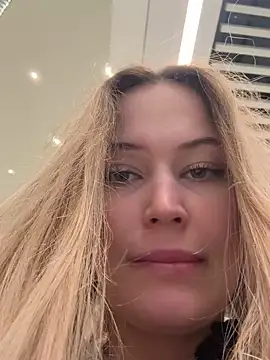 Snapshot of blonde_exe chatting on 02.13.26 blonde exe online show from 02.13.26