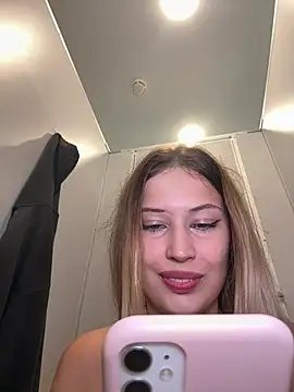 Snapshot of blonde_exe chatting on 07.02.26 blonde exe online show from 07.02.26