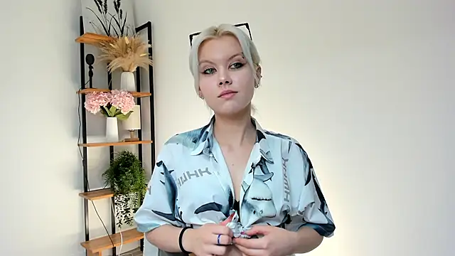 GoldenLenarz online show from 06.25.26