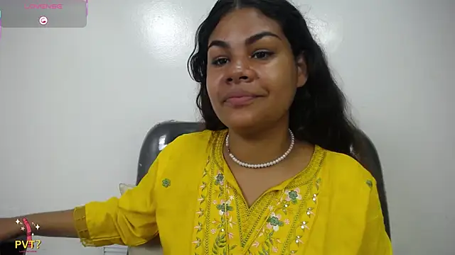 Snapshot of yaazhinii chatting on 04.28.26 yaazhinii online show from 04.28.26