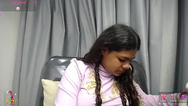 Snapshot of yaazhinii chatting on 05.04.26 yaazhinii online show from 05.04.26