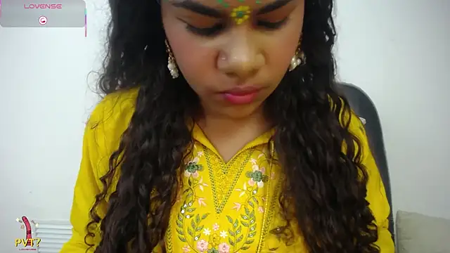 Snapshot of yaazhinii chatting on 05.20.26 yaazhinii online show from 05.20.26