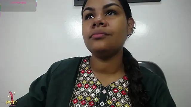 Snapshot of yaazhinii chatting on 05.25.26 yaazhinii online show from 05.25.26