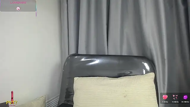 Snapshot of yaazhinii chatting on 06.01.26 yaazhinii online show from 06.01.26