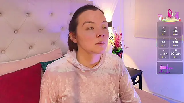 MiccaMadison online show from 04.08.26