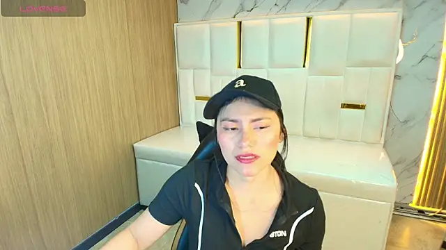 Snapshot of rox_luxury_tf chatting on 03.23.26 rox luxury tf online show from 03.23.26