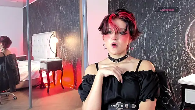 Snapshot of YuuMiko chatting on 02.18.26 YuuMiko online show from 02.18.26