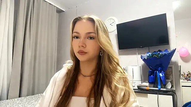 Snapshot of MilaSliger chatting on 02.23.26 MilaSliger online show from 02.23.26