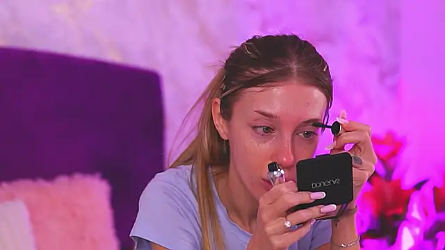 Snapshot of EllinaNuria chatting on 02.24.26 EllinaNuria online show from 02.24.26