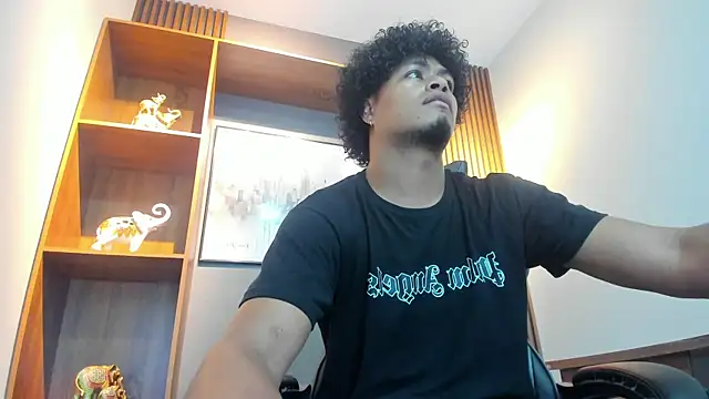 Snapshot of Kai_Moreno chatting on 02.12.26 Kai Moreno online show from 02.12.26