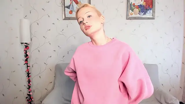 Snapshot of LolaStusse chatting on 02.15.26 LolaStusse online show from 02.15.26