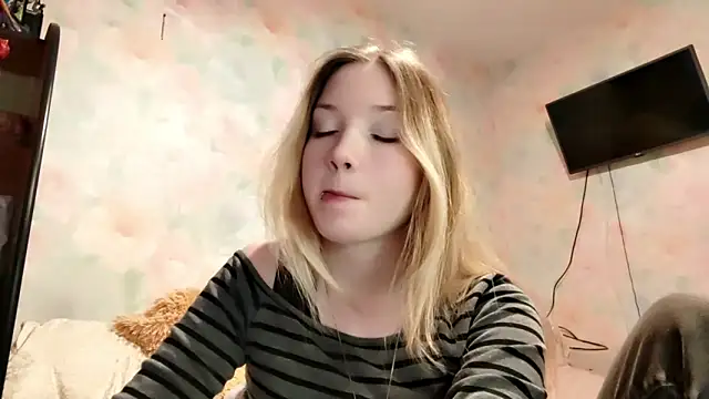 TiaBIanks online show from 04.17.26