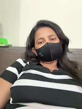 Snapshot of raavigirl chatting on 02.27.26 raavigirl online show from 02.27.26