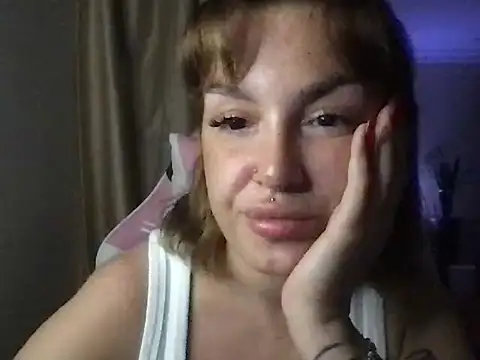 Snapshot of dyllala chatting on 07.17.26 dyllala online show from 07.17.26
