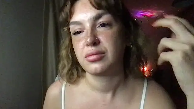 Snapshot of dyllala chatting on 07.18.26 dyllala online show from 07.18.26