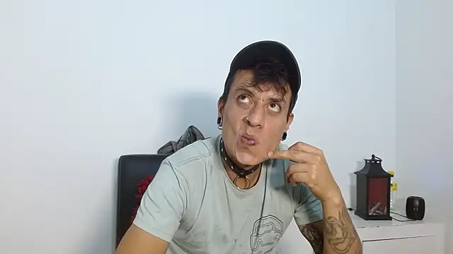 Snapshot of SkinnyDevil12 chatting on 02.16.26 SkinnyDevil12 online show from 02.16.26