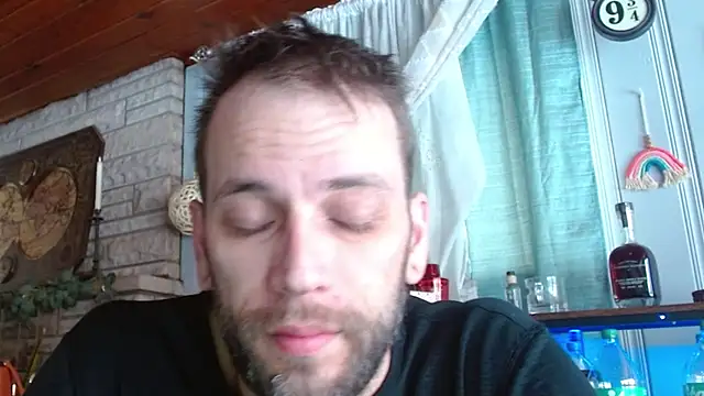 Snapshot of cguffey2284 chatting on 02.14.26 cguffey2284 online show from 02.14.26