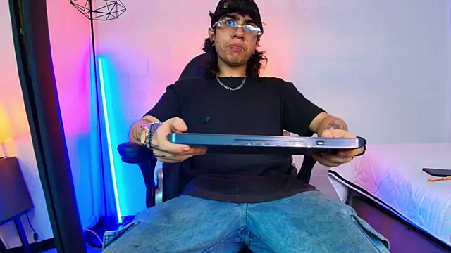 Axell Kussh online show from 03.25.26