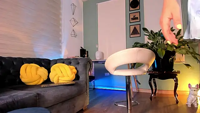 Elle Lane online show from 07.02.26