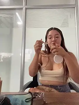 Snapshot of Emily_Harpeer chatting on 04.02.26 Emily Harpeer online show from 04.02.26